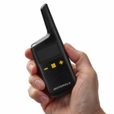 Imagine 10/10 - Motorola XT185 adóvevő - w hand holding radio