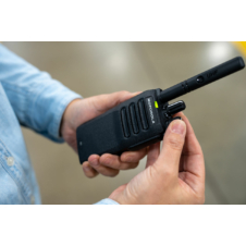 Picture 2/5 -Motorola MOTOTRBO R2 analogue handheld radio / 2300mAh battery